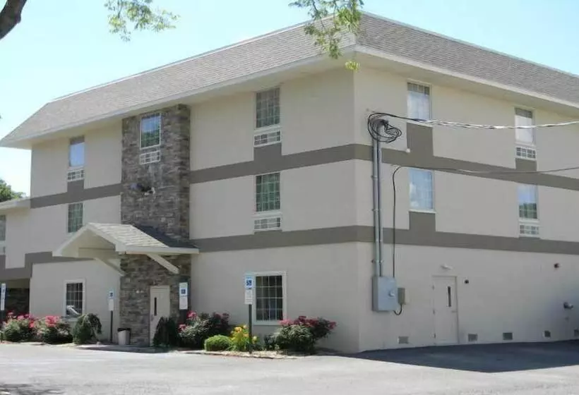 Hotelli Gamble Farm Inn And Suites