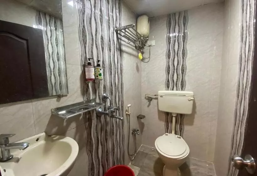 هتل Royal Grand   Near Mumbai International Airport