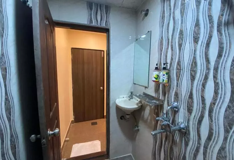 هتل Royal Grand   Near Mumbai International Airport
