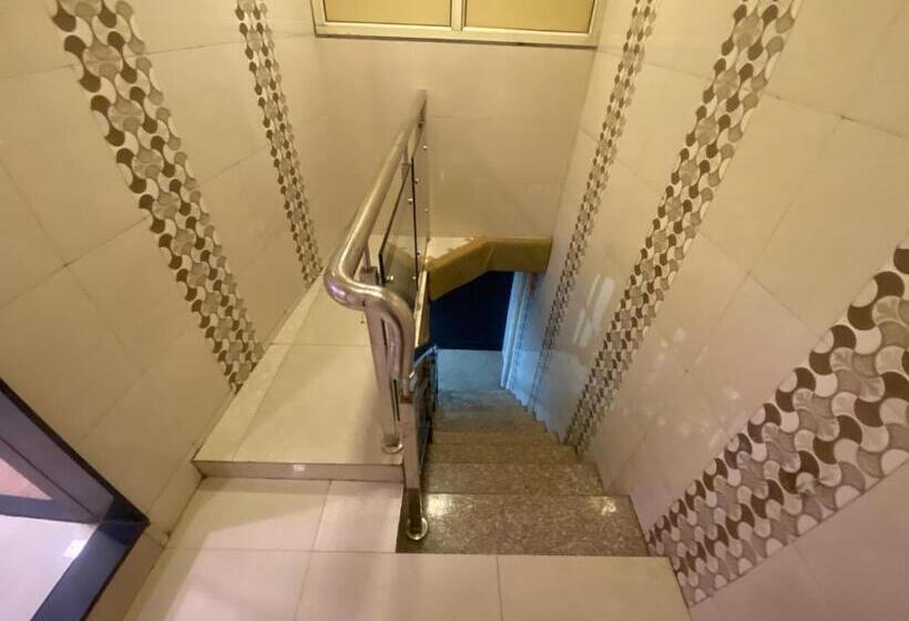 هتل Royal Grand   Near Mumbai International Airport