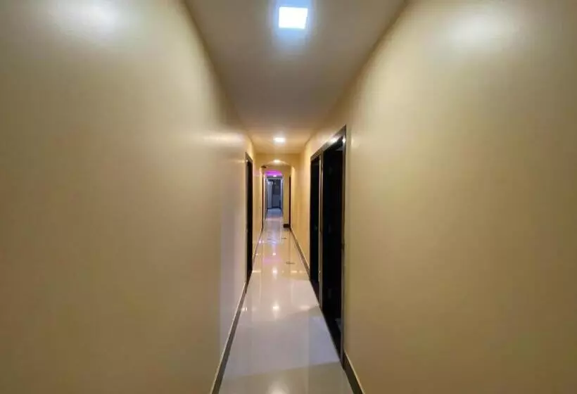 هتل Royal Grand   Near Mumbai International Airport