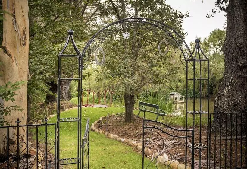 田舎風ホテル The Vale Penrose