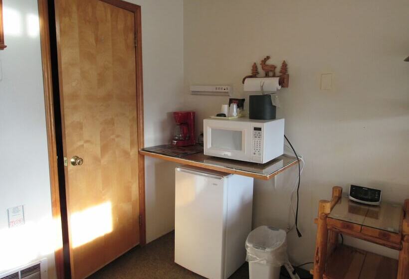 Otel The Woodsman Country Lodge