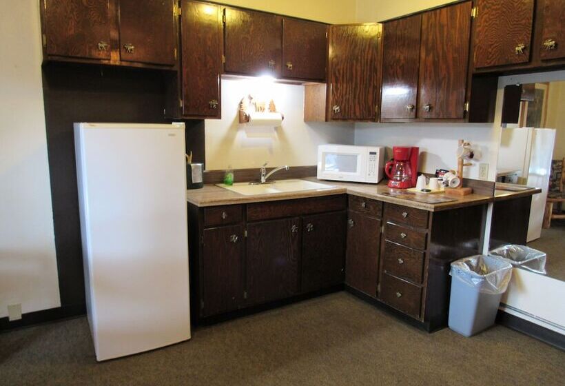 Otel The Woodsman Country Lodge