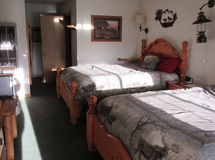 Otel The Woodsman Country Lodge