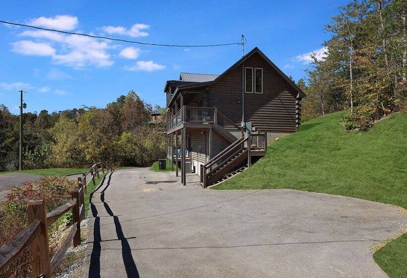 Family Oasis By Ghosal Luxury Lodging