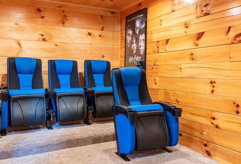 Family Oasis By Ghosal Luxury Lodging