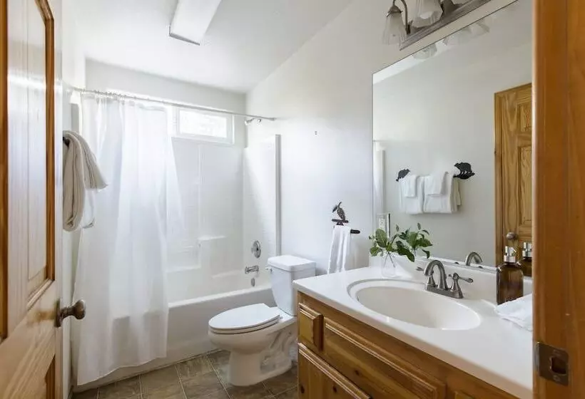 Jumper By Avantstay Serene Stylish Cabin W/ Hot Tub