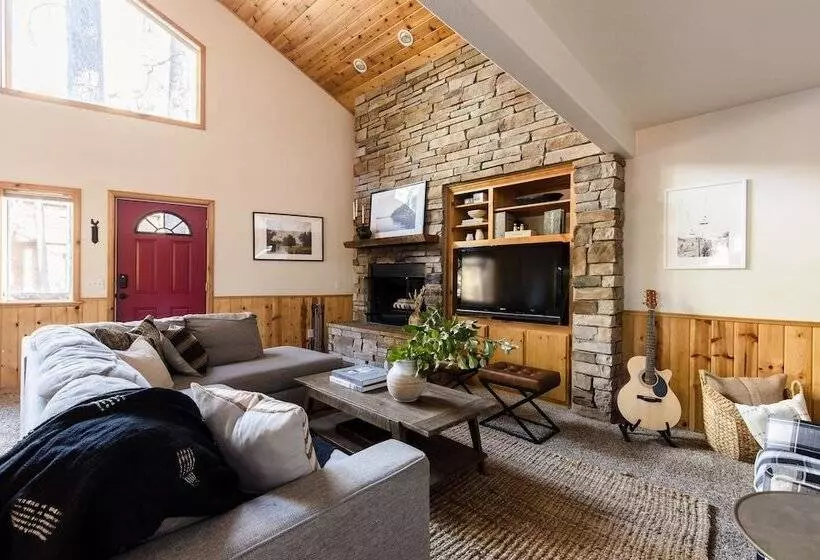 Jumper By Avantstay Serene Stylish Cabin W/ Hot Tub