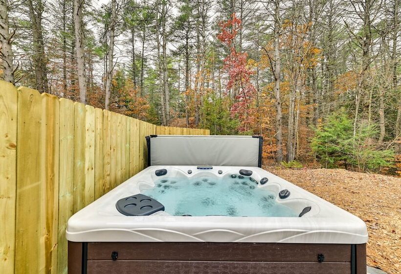 Modern Cabin W/ Hot Tub & Sacandaga Lake Access!