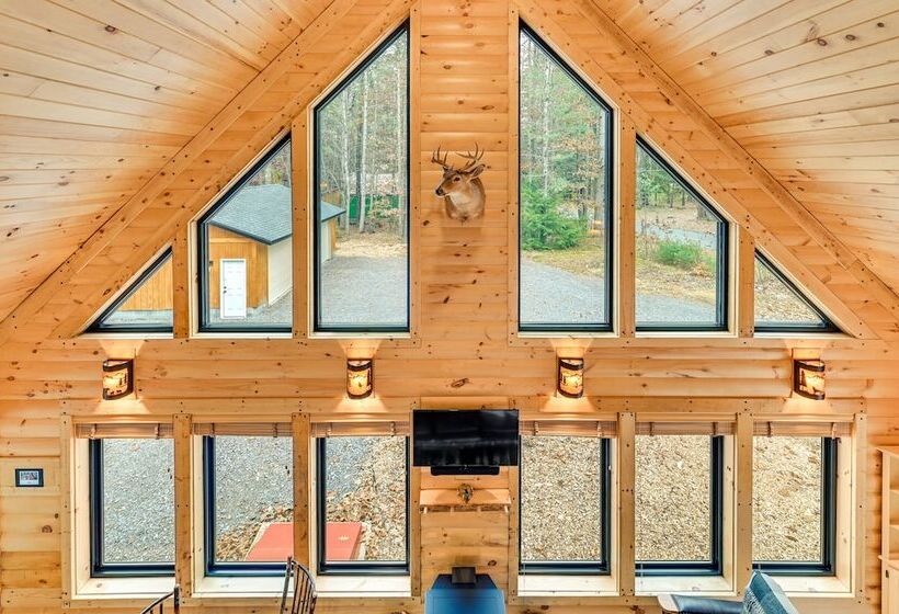 Modern Cabin W/ Hot Tub & Sacandaga Lake Access!