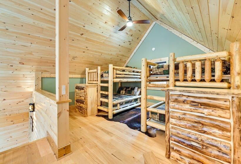 Modern Cabin W/ Hot Tub & Sacandaga Lake Access!