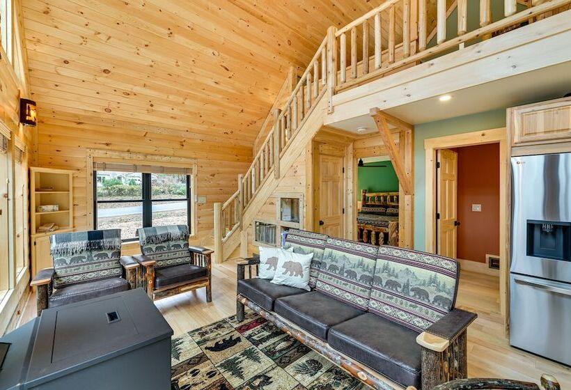 Modern Cabin W/ Hot Tub & Sacandaga Lake Access!