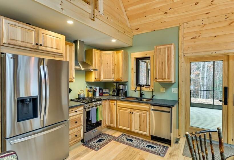 Modern Cabin W/ Hot Tub & Sacandaga Lake Access!
