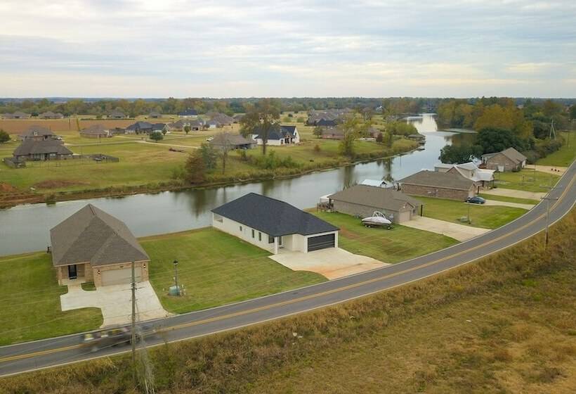 Modern Natchitoches Retreat On Cane River!