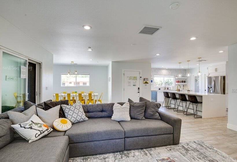 Modern Palm Springs Home W/ Pool & Gas Fire Pit!