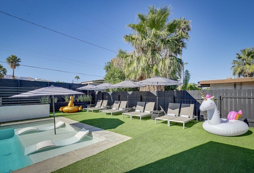 Modern Palm Springs Home W/ Pool & Gas Fire Pit!