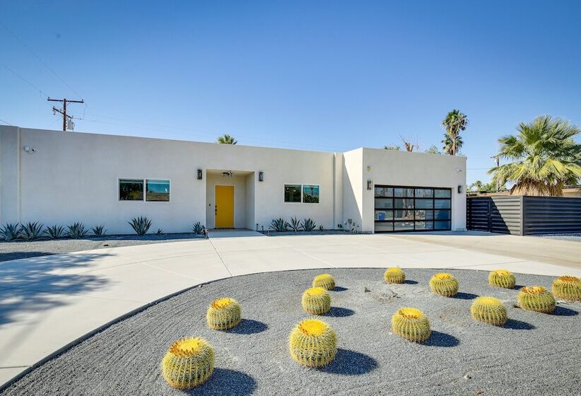 Modern Palm Springs Home W/ Pool & Gas Fire Pit!