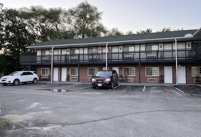 モーテル Fenelon Inn