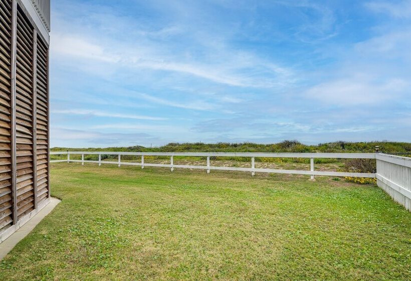 Oceanfront Crystal Beach Vacation Home W/ Deck!