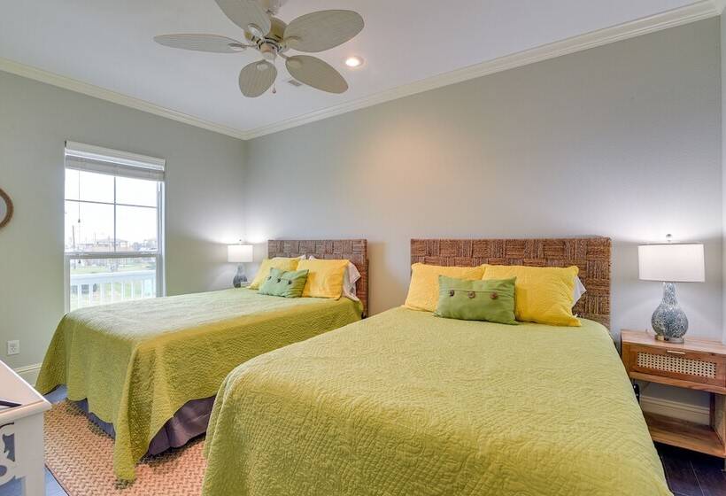 Oceanfront Crystal Beach Vacation Home W/ Deck!