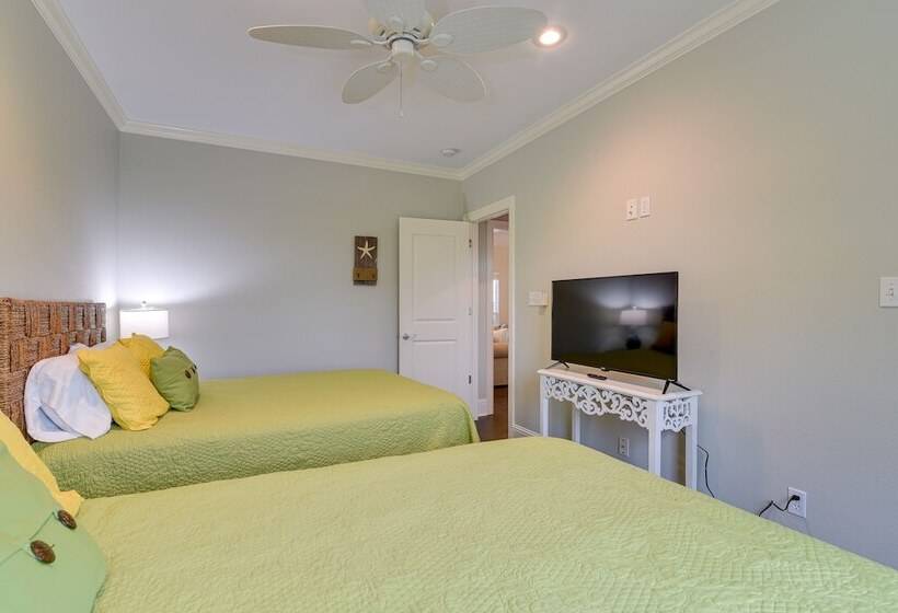 Oceanfront Crystal Beach Vacation Home W/ Deck!