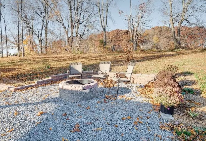 Peaceful Russell Springs Home W/ Fire Pit & Pond!