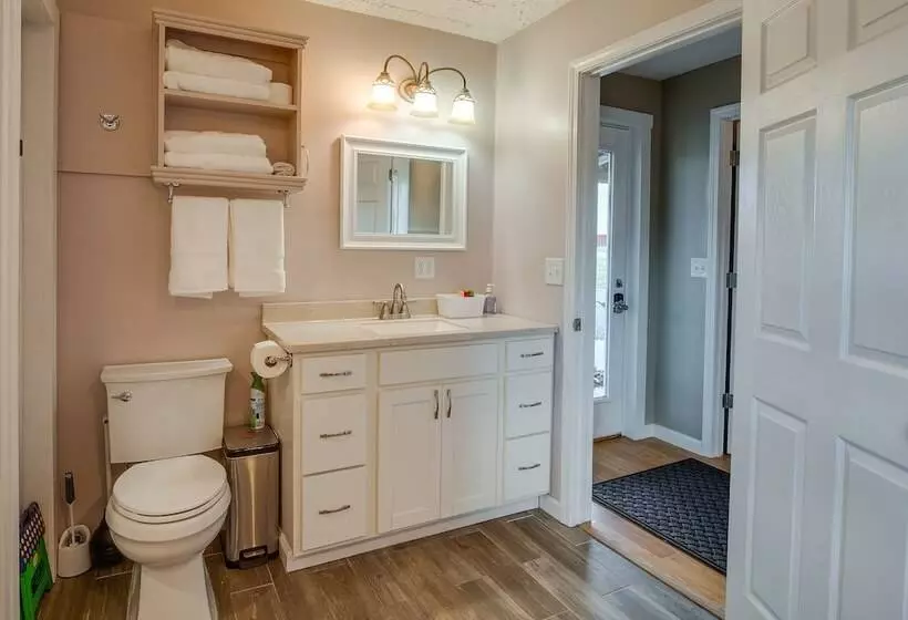 Peaceful Russell Springs Home W/ Fire Pit & Pond!