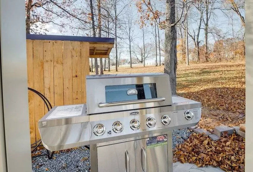 Peaceful Russell Springs Home W/ Fire Pit & Pond!