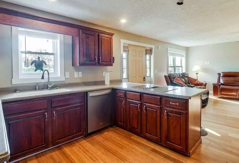 Peaceful Russell Springs Home W/ Fire Pit & Pond!