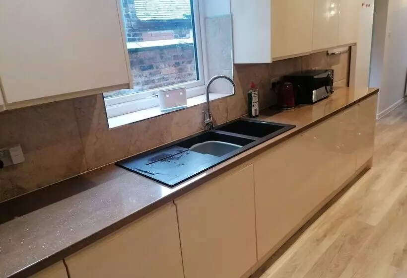 Majatalo 92 Seaford Street