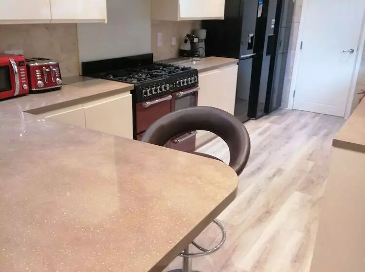 Majatalo 92 Seaford Street