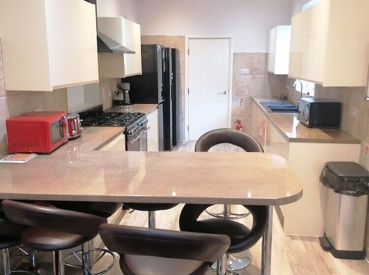 膳宿费 92 Seaford Street