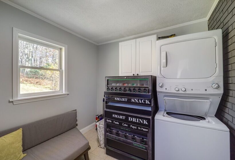 Pet Friendly Boone Home W/ Scenic Mountain Views!