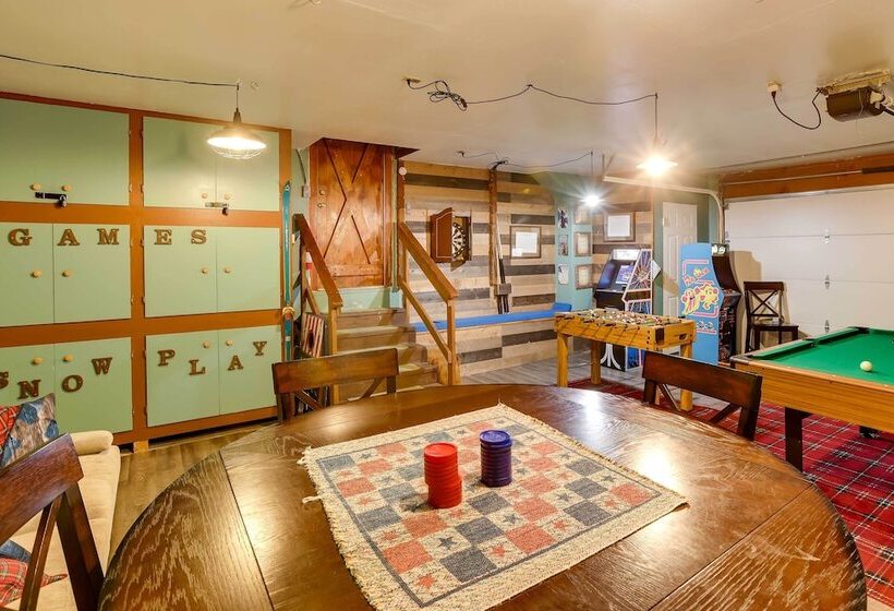 Pet Friendly Cabin W/ Fire Pit & Game Room!