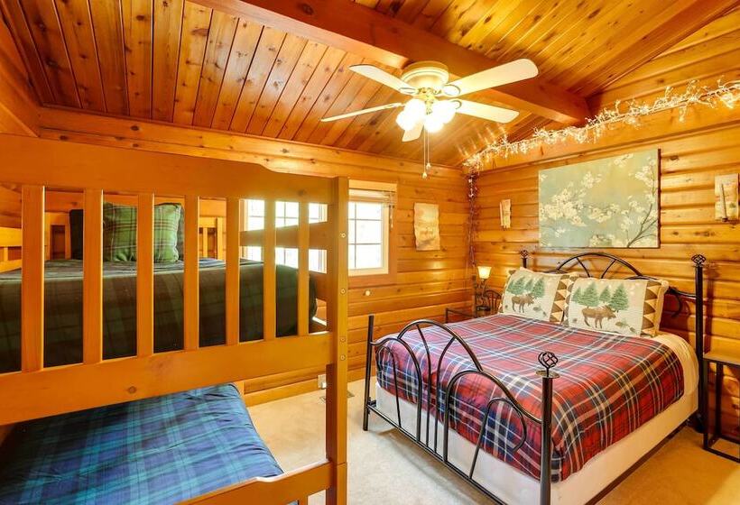 Pet Friendly Cabin W/ Fire Pit & Game Room!
