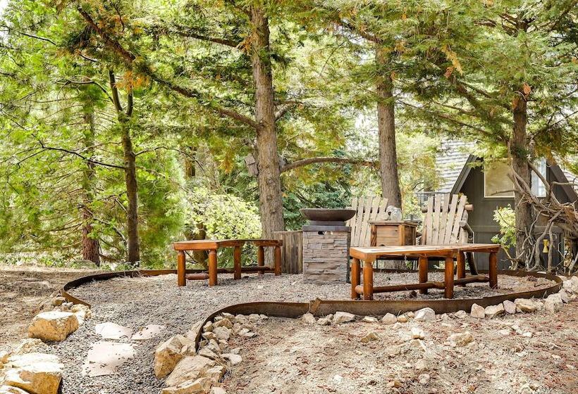 Pet Friendly Cabin W/ Fire Pit & Game Room!