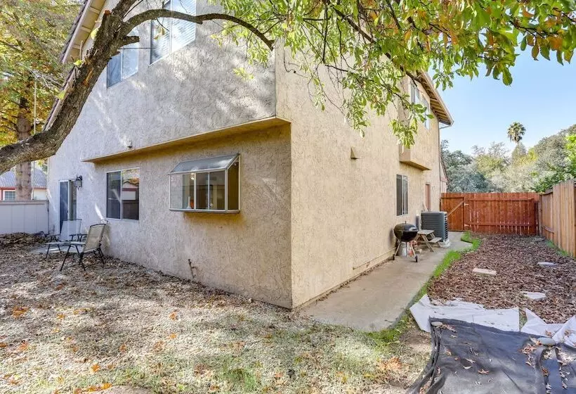 Pet Friendly Citrus Heights Home: Fenced Backyard!