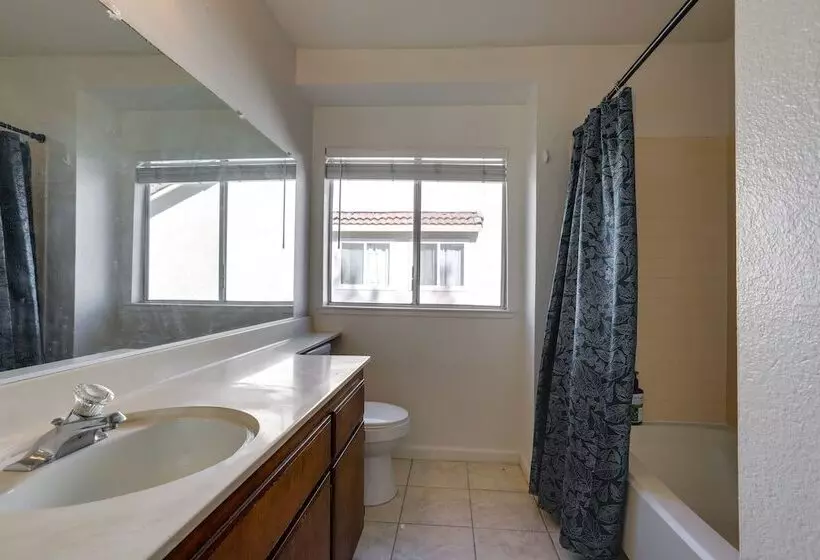 Pet Friendly Citrus Heights Home: Fenced Backyard!