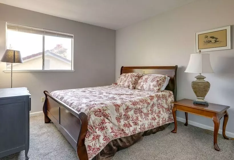 Pet Friendly Citrus Heights Home: Fenced Backyard!