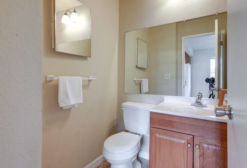 Pet Friendly Citrus Heights Home: Fenced Backyard!