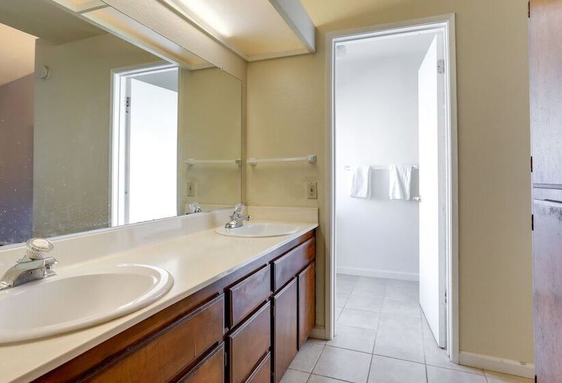 Pet Friendly Citrus Heights Home: Fenced Backyard!