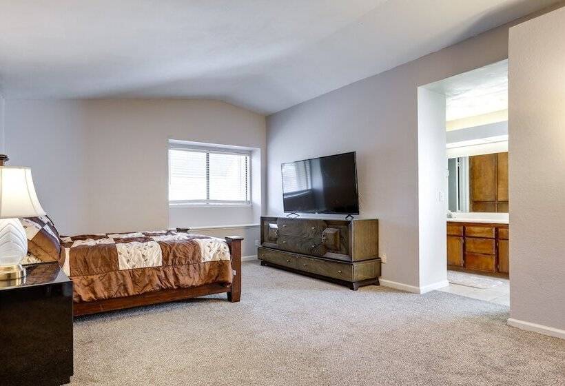 Pet Friendly Citrus Heights Home: Fenced Backyard!