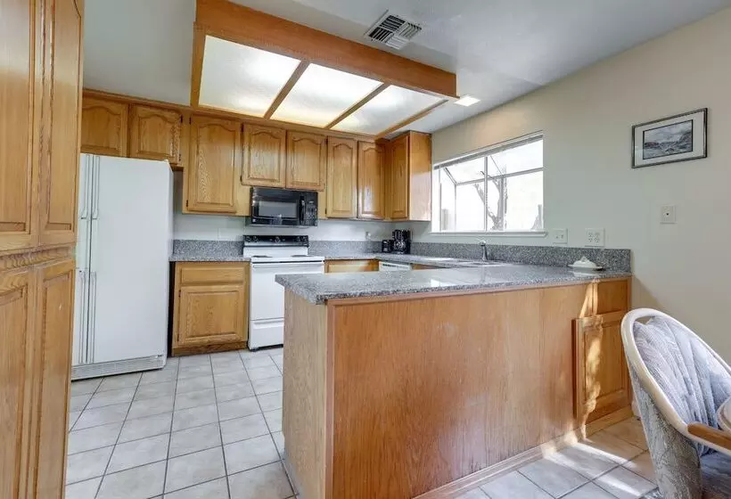 Pet Friendly Citrus Heights Home: Fenced Backyard!