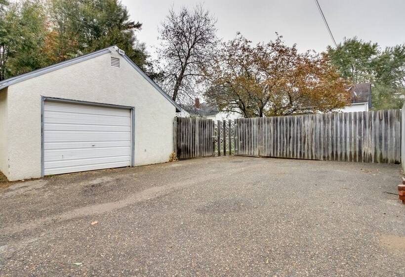 Pet Friendly Cottage: 8 Mi To Paul Bunyan Land!