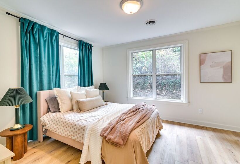 Centrally Located Home ~ Steps To Oxford Square!