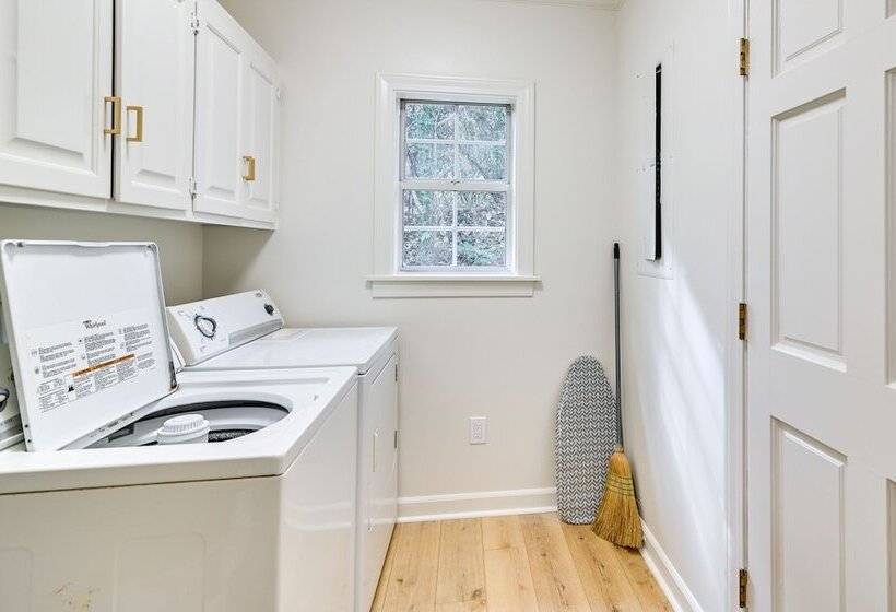 Centrally Located Home ~ Steps To Oxford Square!