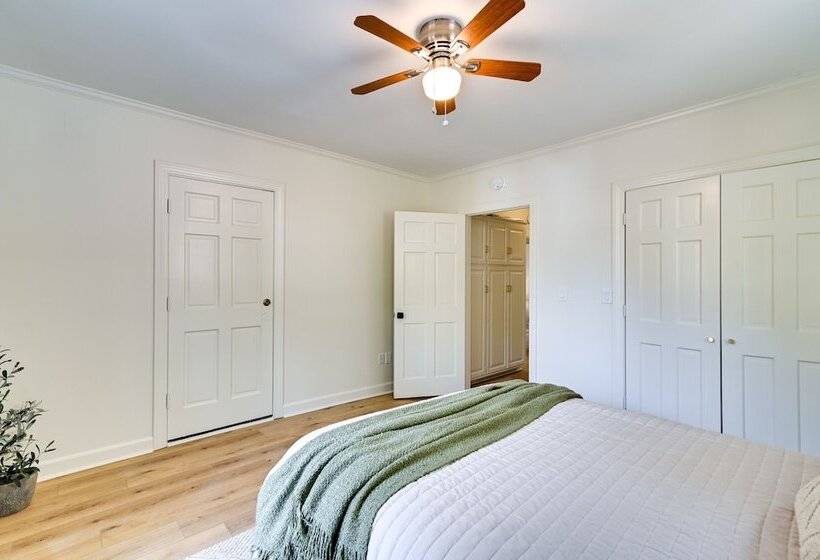 Centrally Located Home ~ Steps To Oxford Square!