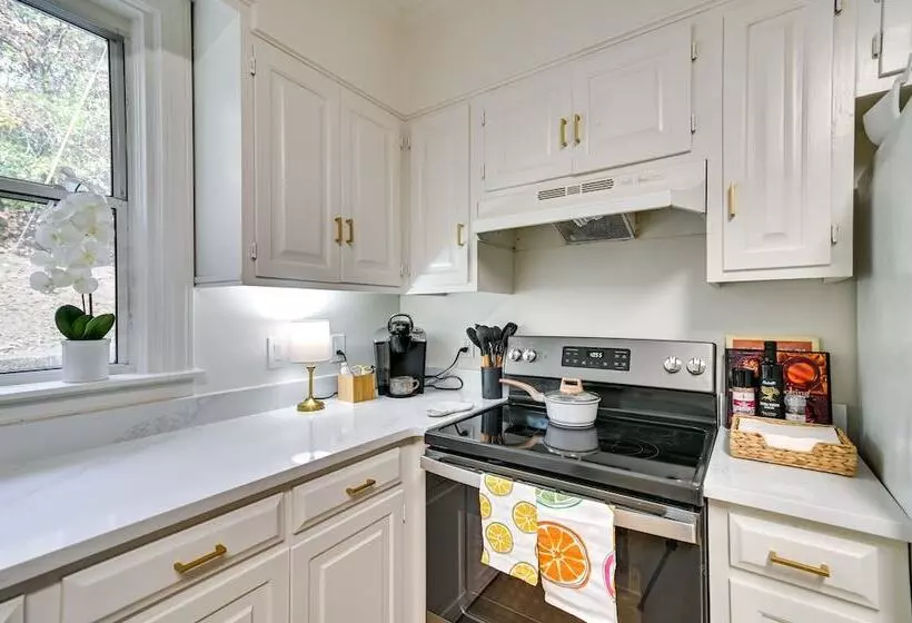 Centrally Located Home ~ Steps To Oxford Square!