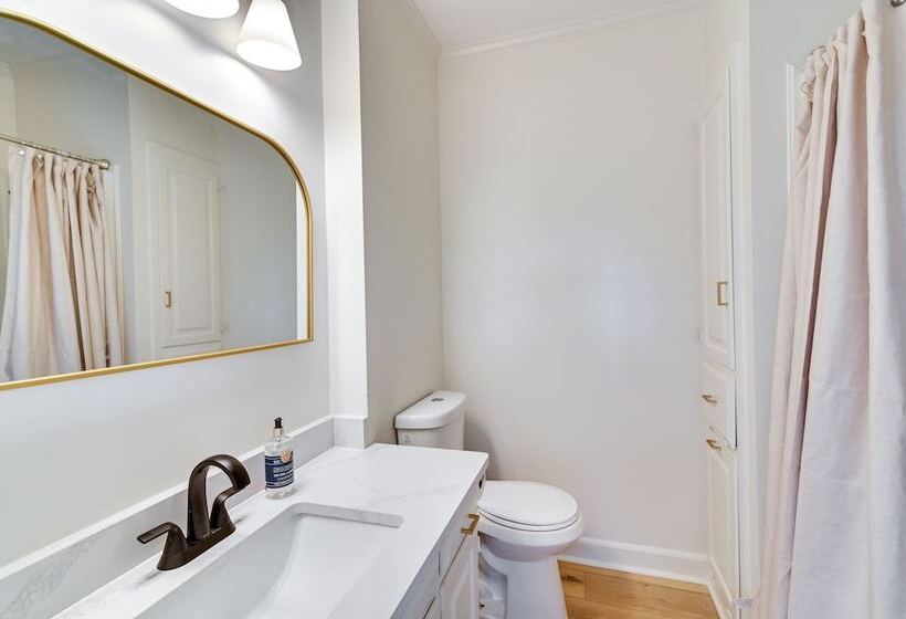 Centrally Located Home ~ Steps To Oxford Square!